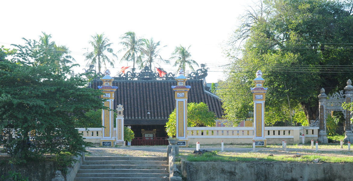 Explore Hue Countryside by Bicycle